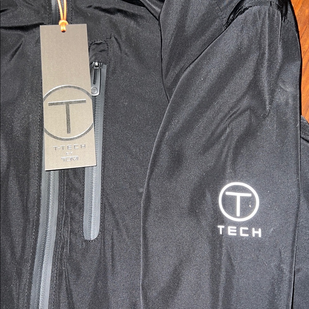 TUMI  T-tech by Tumi Performance Jacket Size Medium Hidden hood. Security pocket - Picture 12 of 12